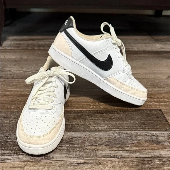 Nike Cream and Black Low-Top Sneakers - Picture 1 of 7